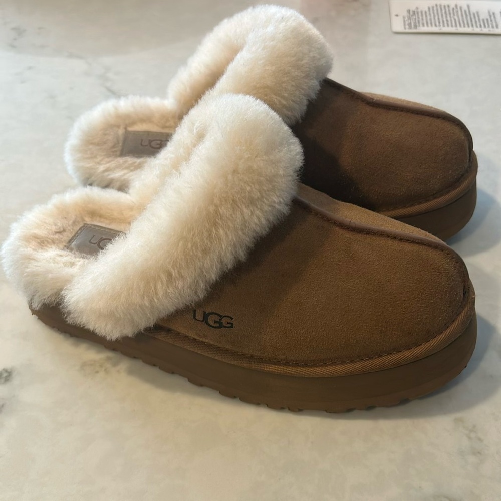 Uggs slippers platforms, size 8, original price 110